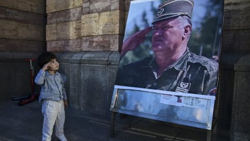 GENERAL MLADIĆ BIĆE SAHRANJEN UZ NAJVIŠE DRŽAVNE I VOJNE POČASTI Sumnjivo saopštenje iz Haga: Umro je tokom hospitalizacije