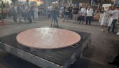 JUBILEJ LESKOVAČKIH DESETOSTRUKIH REKORDERA: Na 36. „Roštiljijadi“ napravljena džinovska pljeskavica od 90,5 kilograma roštilj mesa (FOTO+ VIDEO)
