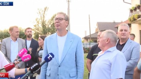 VUČIĆ U LIPNIČKOM ŠORU: Predsednik obilazi domaćinstvo Marić (VIDEO)