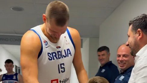 Scena koja je oduševila celu Srbiju: Jokić se sreo sa sinom preminulog Edina Avdića! Kakvu je poruku dobio kapiten "orlova"... (VIDEO)