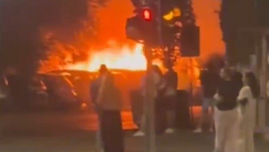 VELIKI POŽAR U NOVOM SADU: Izgorelo nekoliko automobila (VIDEO)