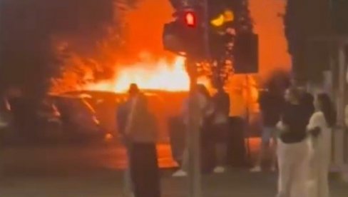 VELIKI POŽAR U NOVOM SADU: Izgorelo nekoliko automobila (VIDEO)