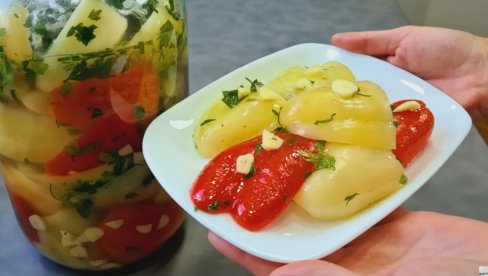 NAJUKUSNIJA ZIMNICA SA JUGA SRBIJE: Vranjanske pečene paprike po receptu iz 1951. godine (RECEPT)