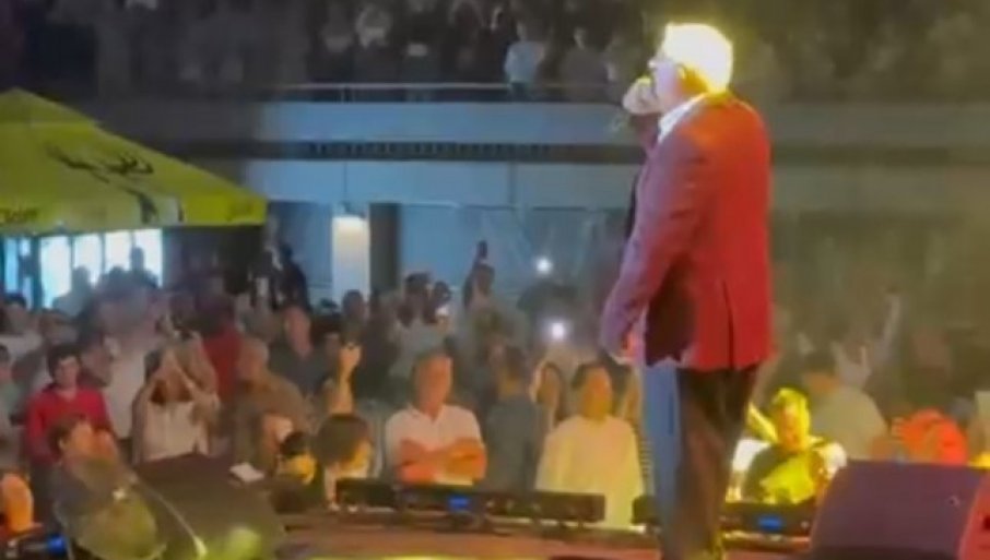 POČEO DRUGI KONCERT MILANČETA RADOSAVLjEVIĆA: Legenda narodne muzike ponovo pred hiljadama ljudi (FOTO)