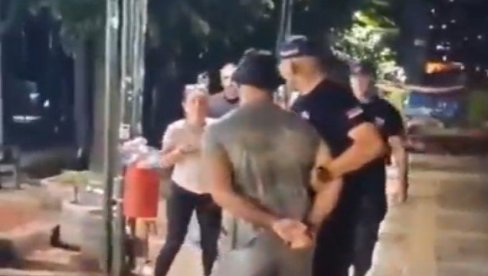 BRUKA! Blolader čekićem napadao okupljene građane koji podržavaju Aleksandra Vučića, ali i medije (VIDEO)
