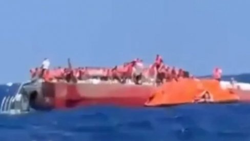 STIŽU PRVI SNIMCI NESREĆE KOD KIPRA: Hitne službe u masovnoj akciji spasavanja 270 lica nakon prevrtanja putničkog trajekta (VIDEO)