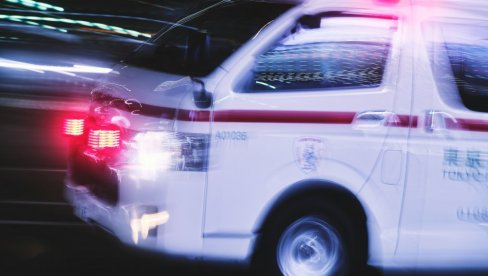 POVREĐENO VIŠE OSOBA, MEĐU KOJIMA IMA I DECE: Stravičan sudar autobusa i putničkog vozila u Mladenovcu