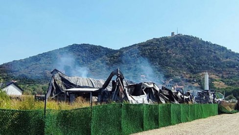 IZGOREO POZNATI MARKET U VRŠCU: Vatra izbila oko ponoći, dim još kulja iz ruševina
