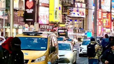 BIZARNA SITUACIJA USRED NJUJORKA: Muškarci ispuzali iz kanalizacije, pa nestali bez traga, policija traga za sumnjivcima