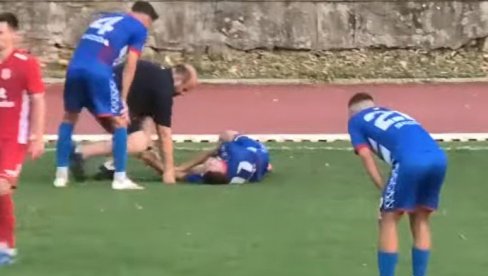 УЖАС НА ДЕРБИЈУ  У СРПСКОМ ФУДБАЛУ: Играч хитно превезен у болницу после стравичне повреде (ВИДЕО)