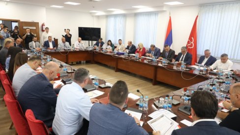 OSNOVCIMA PO 100, A SREDNJOŠKOLCIMA I STUDENTIMA PO 150 KM: Nakon sednice Predsedništva SNSD, Vlada RS pomaže đake