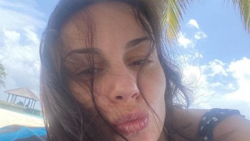 Sloboda Mićalović u bikiniju: Nikad provokativnija! (Foto)