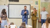 U KLUPAMA 91 ĐAK: Gradonačelnik Novog Sada  posetio prvake u OŠ Desanka Maksimović u Futogu