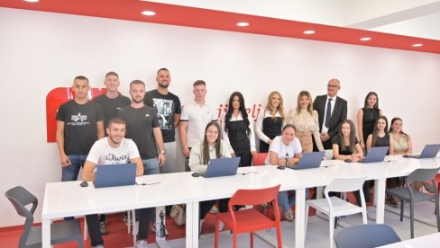 m: tel i Srbija ulažu u fakultete Republike Srpske: Saobraćajni fakultet u Doboju dobio savremenu računarsku učionicu