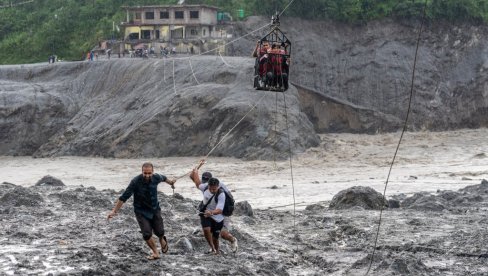 SKORO 6.000 LJUDI SE I DALJE VODI KAO NESTALO: Potraga u Nepalu traje već četiri nedelje, bujične poplave usmrtile više od 1.400 osoba