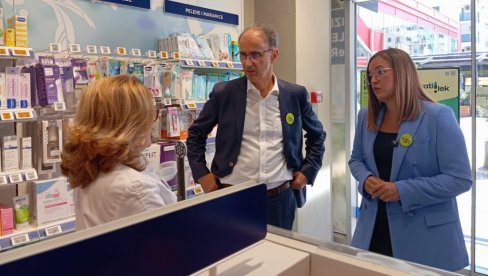MACUT I PAVKOV U APOTECI NA ZVEZDARI: Startovao pilot-projekat Vrati lek