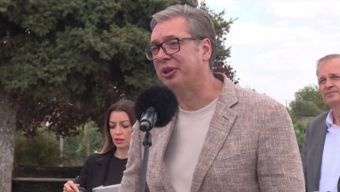 MORAMO DA POMOGNEMO ONIMA KOJI IMAJU NAJMANJE Vučić u Čoki o obnovi infrastrukture i podršci penzionerima