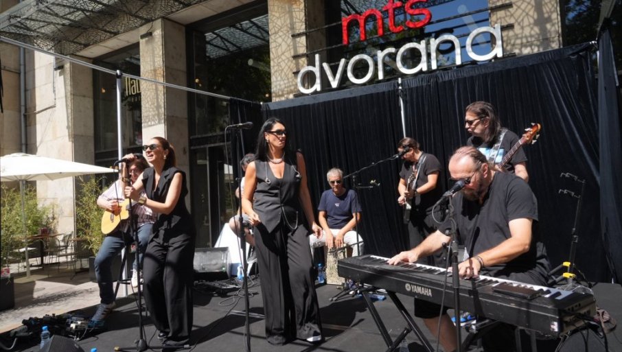 DNEVNA ŽURKA ZA BEOGRAĐANE: "Neverne bebe" pred koncert u MTS dvorani (FOTO)