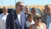 PREDSEDNIK SA NARODOM Vučić obilazi „Industriju mesa Topola“, saslušao i probleme meštana (VIDEO)