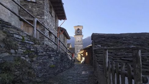 Selo do kojeg ne vodi nijedan put: Do njega se stiže preko 1.400 kamenih stepenica (Video)