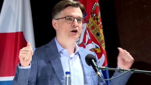 BLOKADERSKA POLITIKA JE PEVANJE DODOLA: Jovanov o napadima na Vučevića