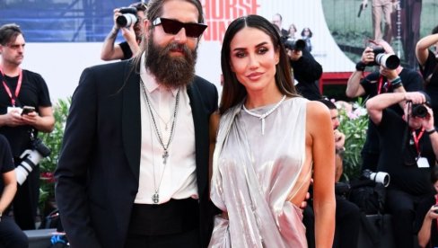 TAMARA KALINIĆ SE POJAVILA SA SVOJIM MUŽEM NA FESTIVALU U VENECIJI: Lepa Srpkinja nikad nije bila ovoliko zavodljiva