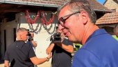 VUČIĆ U POSETI PORODICI U KARAVUKOVU: Najveće bogatstvo su njihove četiri ćerke (VIDEO)