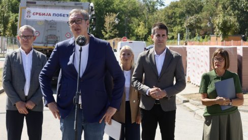 „ZAPAMTITE, PRAVIĆE VAM TURISTIČKE TURE NA TOMPSONOVE KONCERTE!“ Vučić zagrmeo: Nikada me na to neće naterati!