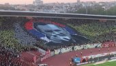 Scena za istoriju: Navijači Zvezde i Partizana uglas skandirali ime preminulog Ratka Mladića! (VIDEO)
