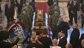 NAROD SE OPRAŠTA OD GENERALA RATKA MLADIĆA: Kovčeg sa telom izložen u crkvi Svetog Luke na Vidikovcu (FOTO/VIDEO)