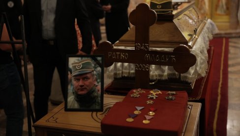 SRBIJA META ZBOG SAHRANE RATKA MLADIĆA: Hrvati traže sankcije, BiH proteruje naše diplomate, histerija i na zapadu