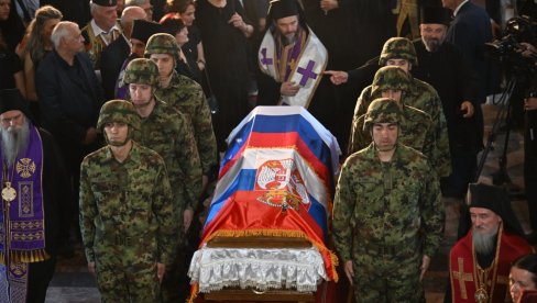 NIŠTA IM NIJE SVETO: Dok se narod oprašta od preminulog generala Mladića, blokaderi pljuju i njega i Crkvu (FOTO)