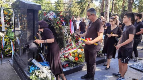 SAHRANJEN RATKO MLADIĆ, A IZ REGIONA ODMAH KRENULI NAPADI NA SRBIJU: Traže od EU da kazni Beograd i obustavi pregovore