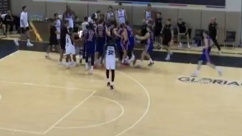 Tuča na meču Bešiktaš - CSKA: Sve se dogodilo ispred Dušana Alimpijevića (VIDEO)