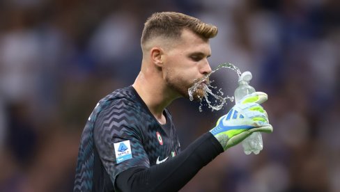Bizaran gol Real Madrida: Golman Intera hteo da glumi Ronaldinja pa zakopao svoj tim (VIDEO)