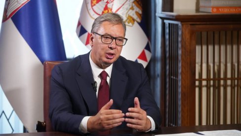 PREDSEDNIK VUČIĆ VELIČANSTVENO DOČEKAN U JELISEJSKOJ PALATI: Kod Makron na večeri sa najvećim svetskim liderima