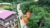 KLIZIŠTE ZATRPALO VOZILA NA FUDŽIJU: Spasena dvojica planinara