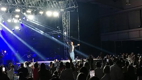 MUZIČKI DUH GRČKE U BEOGRADU: Konstantinos Argiros pesmom izazvao lavinu emocija kod prestoničke publike (FOTO)