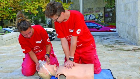 VEŽBE EVAKUACIJE U ŠKOLAMA: Crveni krst obeležava međunarodni dan