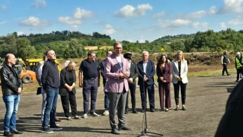 VUČIĆ PODELIO LEPE VESTI: Za tri godine biće gotov autoput Beograd-Aranđelovac