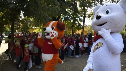 PETLIĆI POKAZALI ZNANJE I SPRETNOST: Na Kalemegdanu održana smotra najmlađih volontera Crvenog krsta Srbije