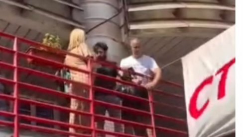 „STUDENTI POBEĐUJU“ MORA DA STOJI, ČAK I AKO STANARI NEĆE? Vređali i psovali ženu koja je pokušala da skine baner