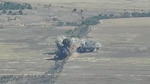 KROZ SEKUNDU OSTAJU SAMO PRAH I PEPEO: Ruski brutalni udari bombama FAB-250 u Preobraženki ostavljaju bez daha (VIDEO)