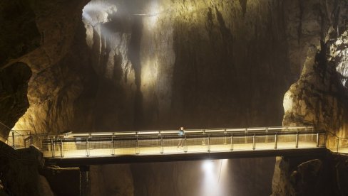 EVROPSKA ZEMLJA KRIJE „PODZEMNI SVET“ KOJI IZGLEDA NESTVARNO: Ispod zelenih planina nalazi se više od 10.000 pećina