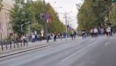 BLOKADERI OPET MALTRETIRAJU BEOGRAĐANE I OMETAJU SAOBRAĆAJ: Bliži se 25. oktobar, građani će dati svoj sud (VIDEO)