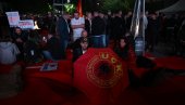 NAPETO PRED SUĐENJE U HAGU: Oko zgrade suda pristalice tzv. OVK, novinari, pojačano prisustvo policije (VIDEO)