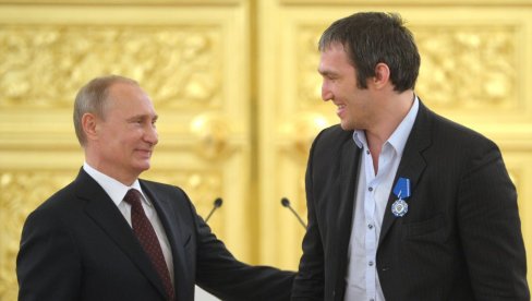 NA ZAPADU KUVA OD BESA! Ja sam uz Vladimira i Ujedinjenu Rusiju: Putinova mašina pljunula u lice Amerima usred Vašingtona