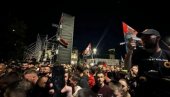 ŠIPTARSKI TERORISTI PODRŽAVAJU BLOKADERE: Na skupu podrške Tačiju transparenti Studenti pobeđuju