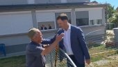 DIRLJIV SUSRET: Mali podelio snimak sa domaćinom iz sela Gorić (VIDEO)