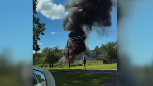 SRUŠIO SE AMERIČKI F-16: Gusti dim kulja u nebo, naređena hitna evakuacija (VIDEO)